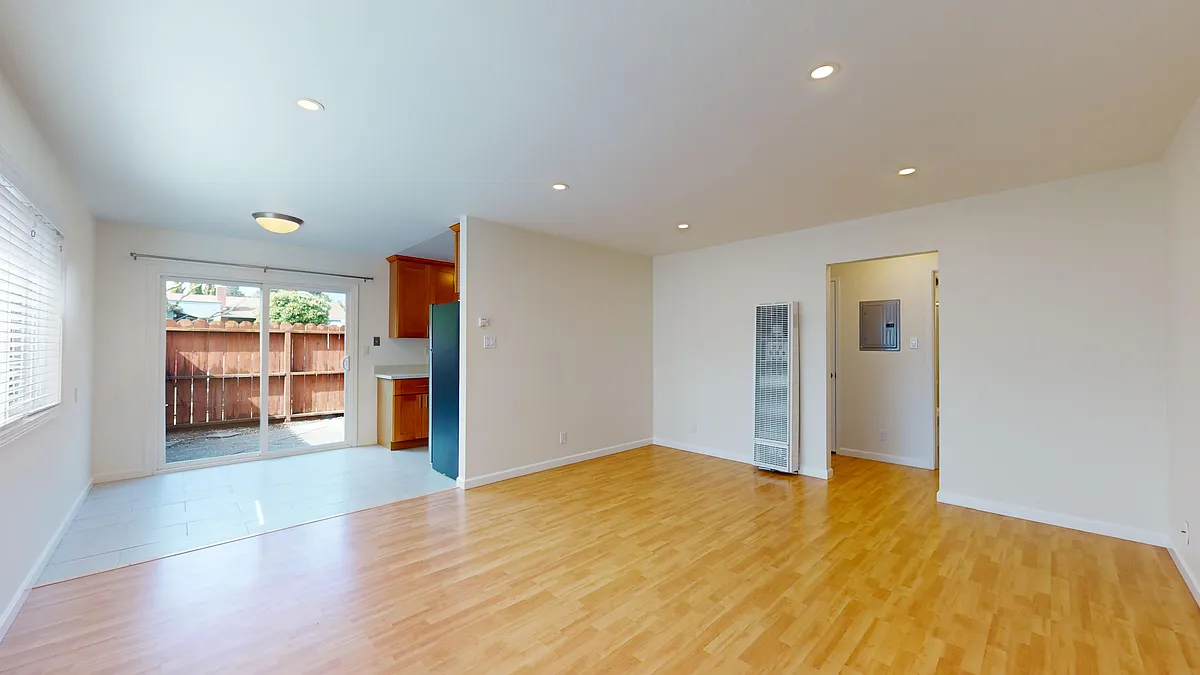 Building Photo - 710 N Claremont St #1