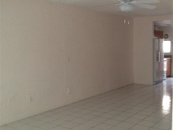 4th image of 2120 Biarritz Dr APT 4