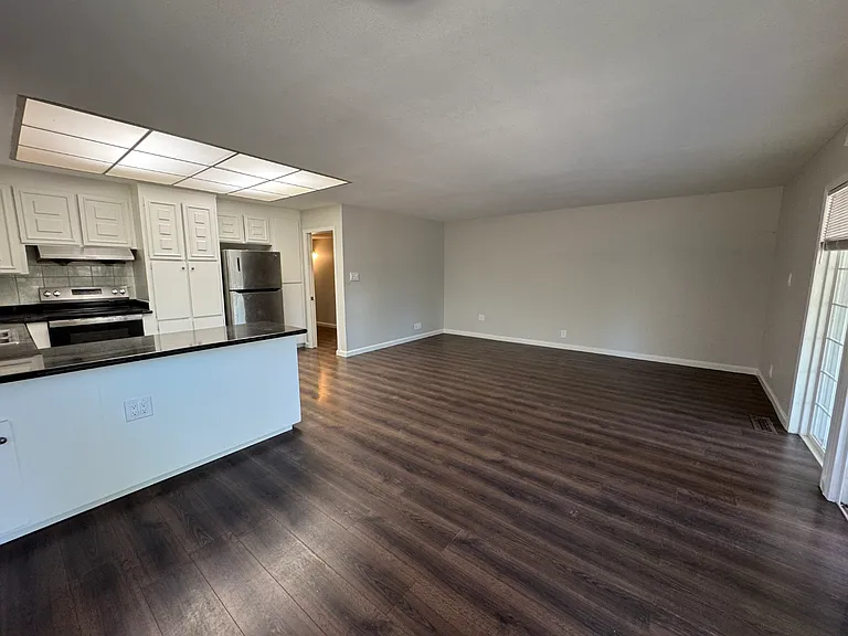 2135 Minto Dr — Photo 3