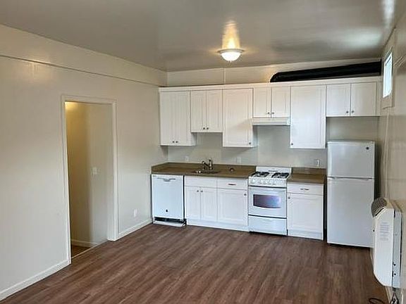 2nd image of 200 Lee Ave #1