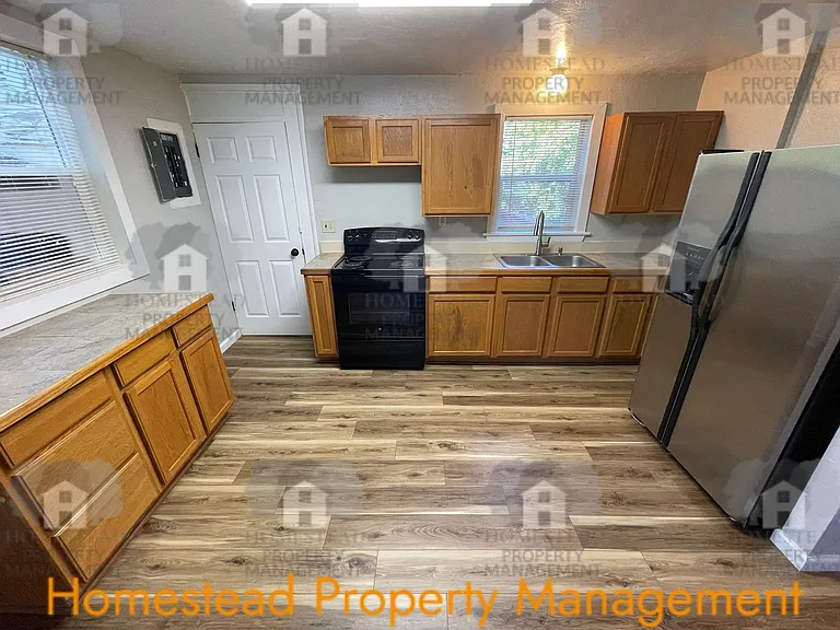 582 Main St W — Photo 4