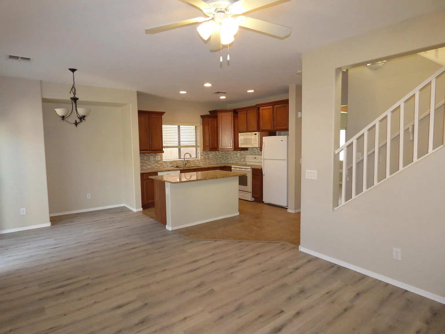 3 bed, 2.5 bath, 1628 sqft, $1,995 — Photo 2