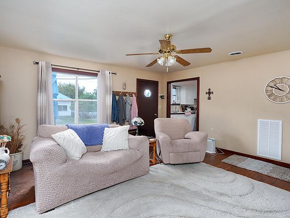5th image of 106 W Cherry St