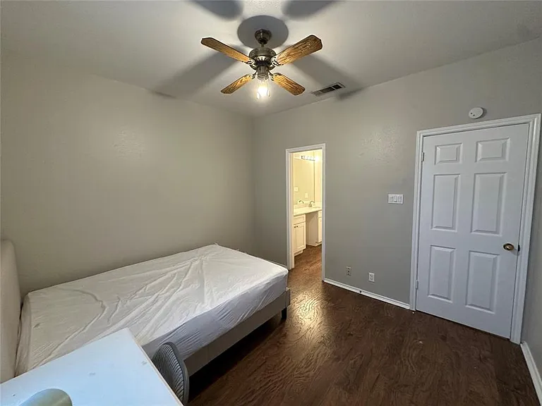 704 W 21st St #301 — Photo 7