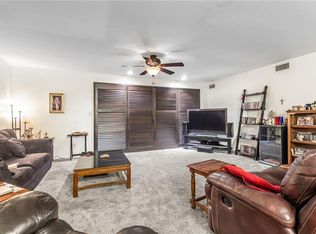 4511 Headwood Dr APT 10, Kansas City, MO 64111