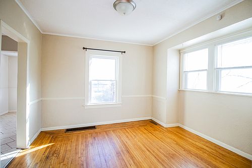 5th image of 871 Geneva Ave