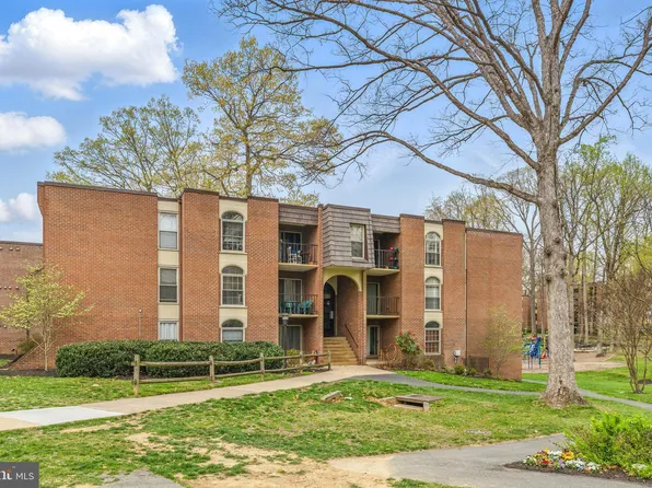 3328 Woodburn Village Dr APT 23, Annandale, VA 22003