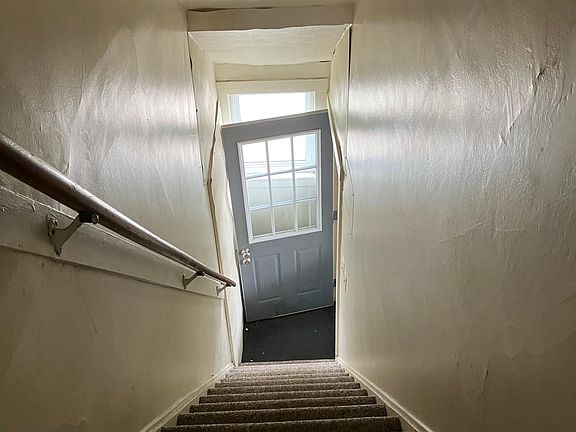 4th image of 15 E 15th St