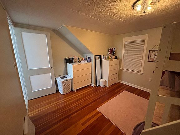 4th image of 504 E Washington St