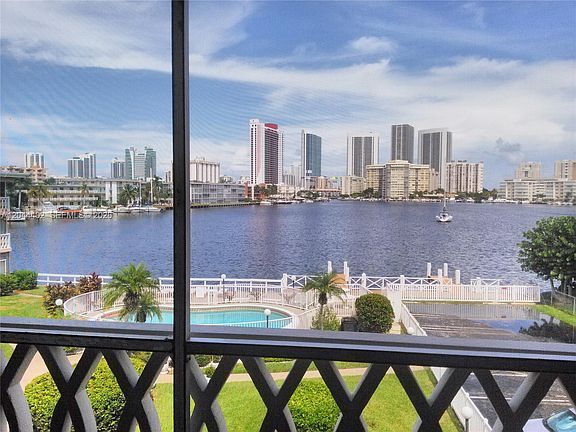 4th image of 450 Golden Isles Dr APT 2H
