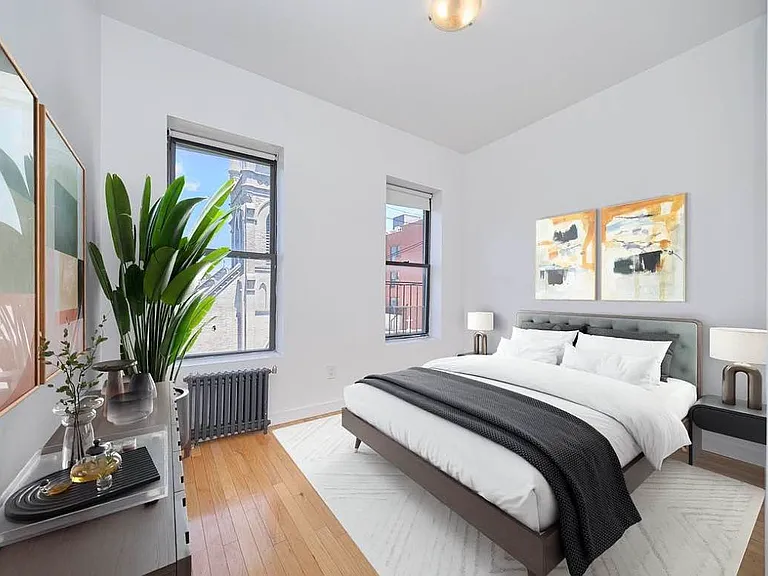 104 E 7th St #14 — Photo 2