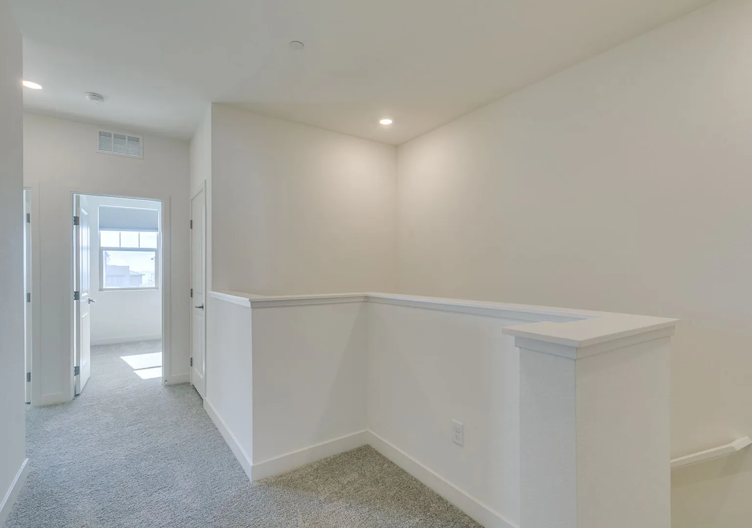 Gorgeous Summerlin Beauty*New Build*Tons Of Upgrades*Open Floorplan*3 Large Bedrooms* Check This ... — Photo 2