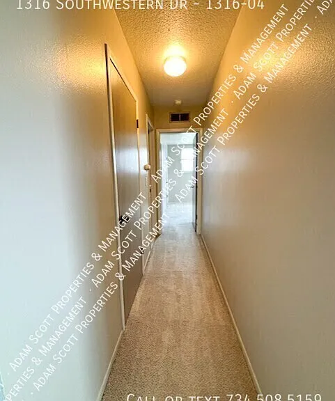 1316 Southwestern Dr #4 — Photo 4