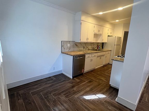 5th image of 829 N San Vicente Blvd APT 1