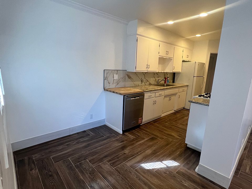 1st image of 829 N San Vicente Blvd APT 7