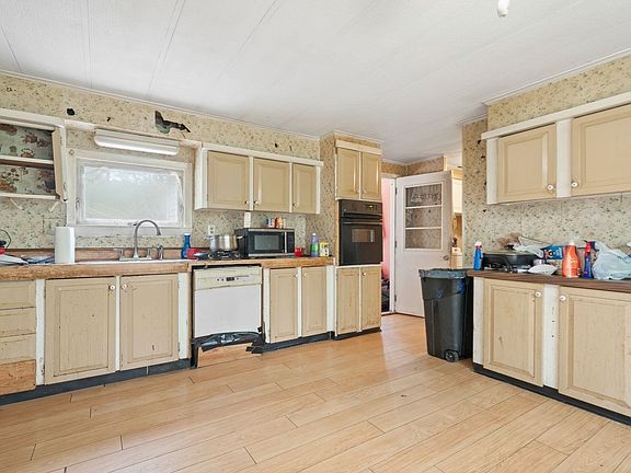 5th image of 40 Kendell Ln