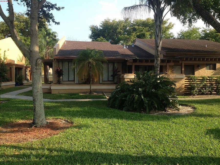 1st image of 825 NW 79th Ter