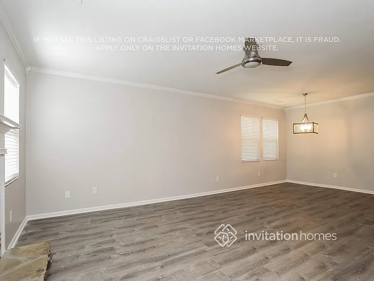 267 Royal Crescent Ter — Photo 4