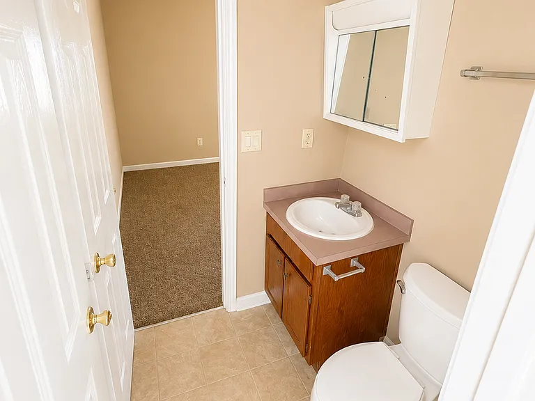 902 Camelot Ct — Photo 7