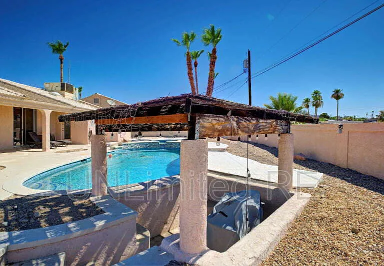 304 Acoma Blvd S — Photo 32
