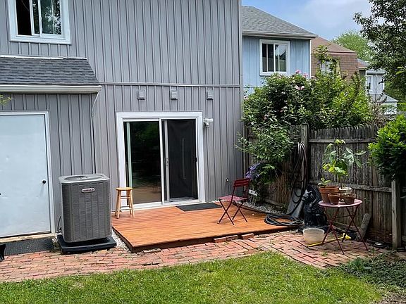 4th image of 1009 Saber Ln