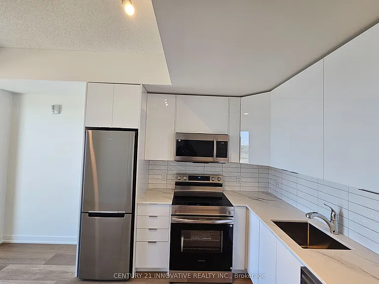 33 Erie Ave #807 — Photo 11