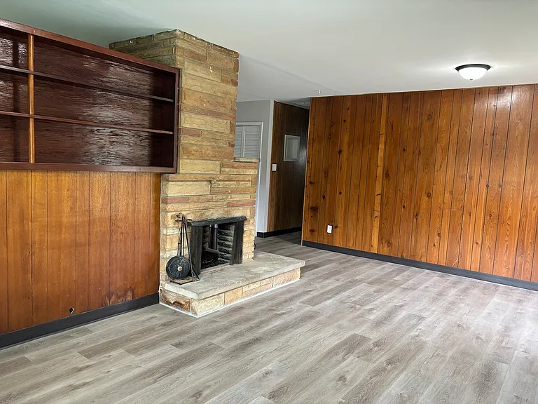 480 Hayden Ave — Photo 2