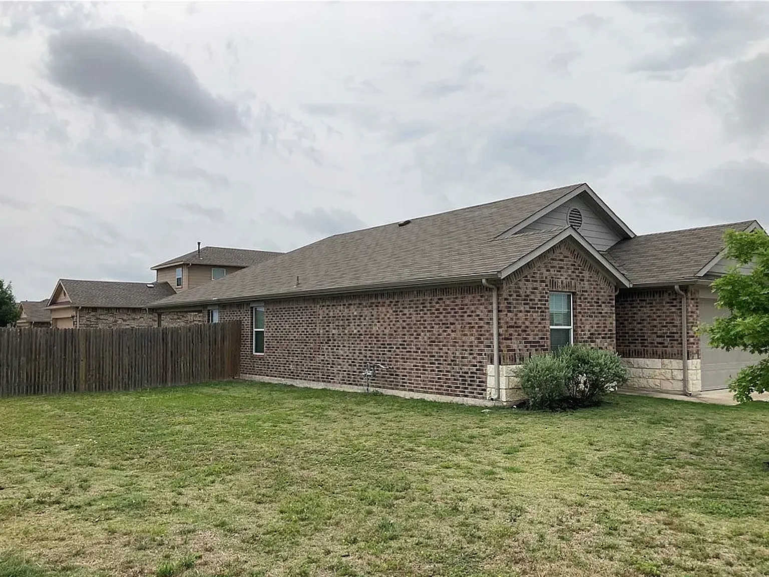 3 bed, 1660 sqft, $550 — Photo 2