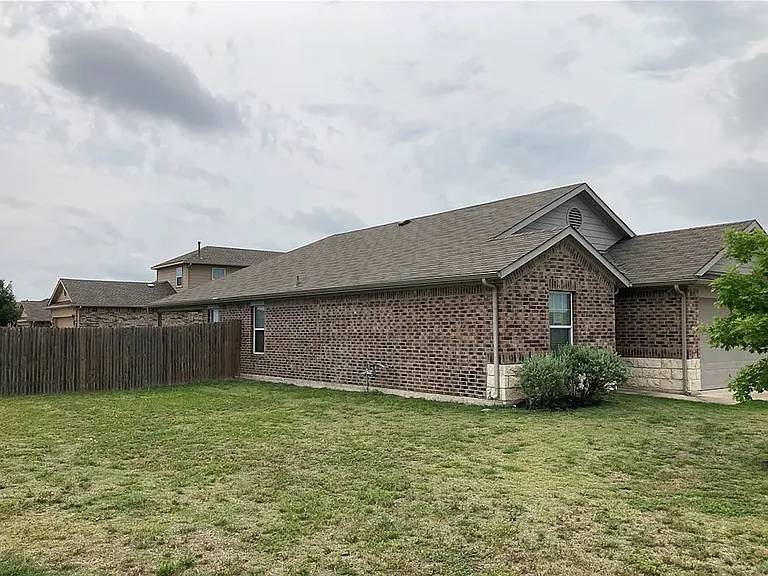 212 Dusky Thrush Dr — Photo 2