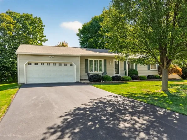 222 W Bend Dr, Rochester, NY 14612