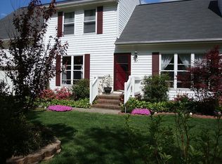 27 Reflection Ln, Hampton, VA 23666