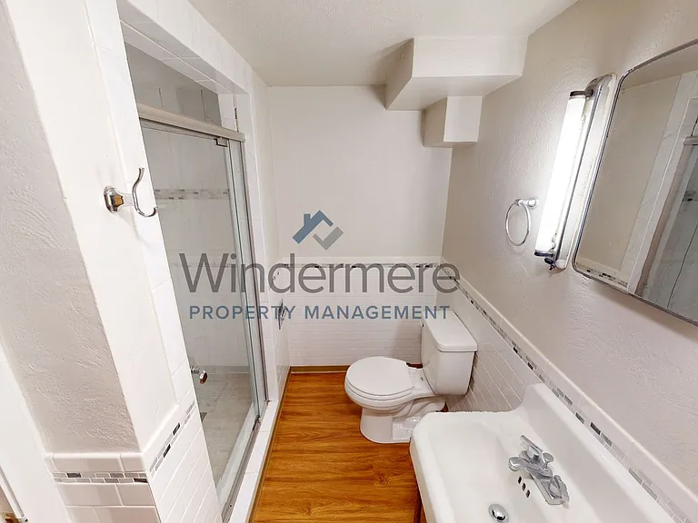 240 E Poplar St — Photo 8