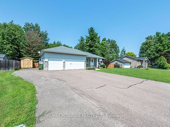 2nd image of 256 Oriole Cres