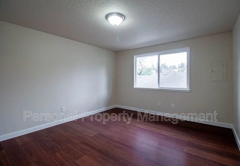 1327 Z St #B — Photo 6