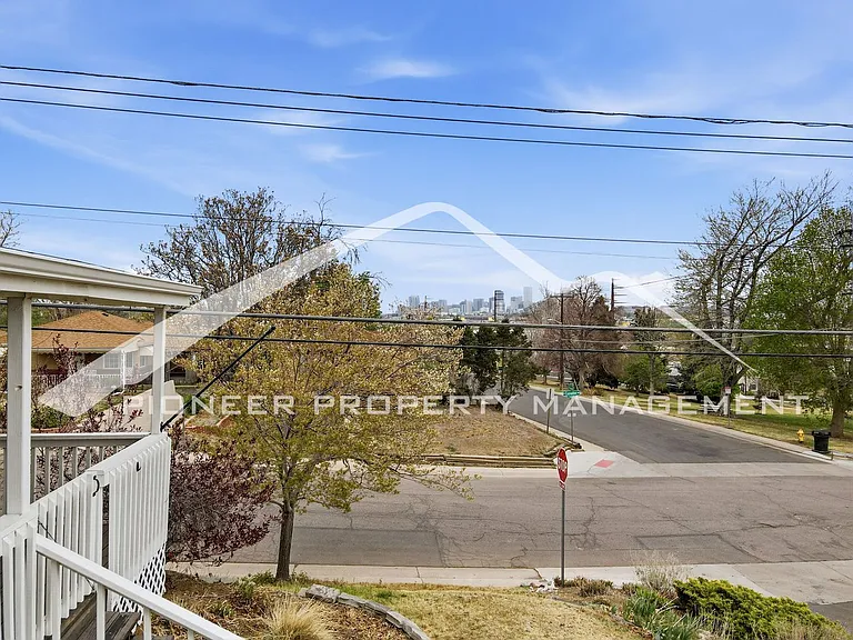 701 S Navajo St — Photo 4