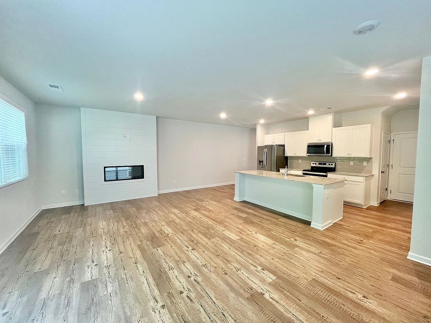 5129 Sidney Square — Photo 2