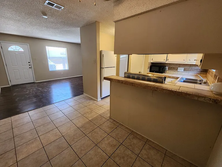 608 1/2 Genard St #B — Photo 6