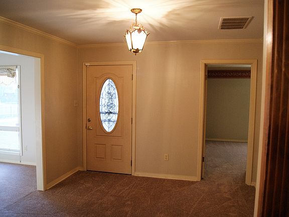 4th image of 810 Betty Lynn St