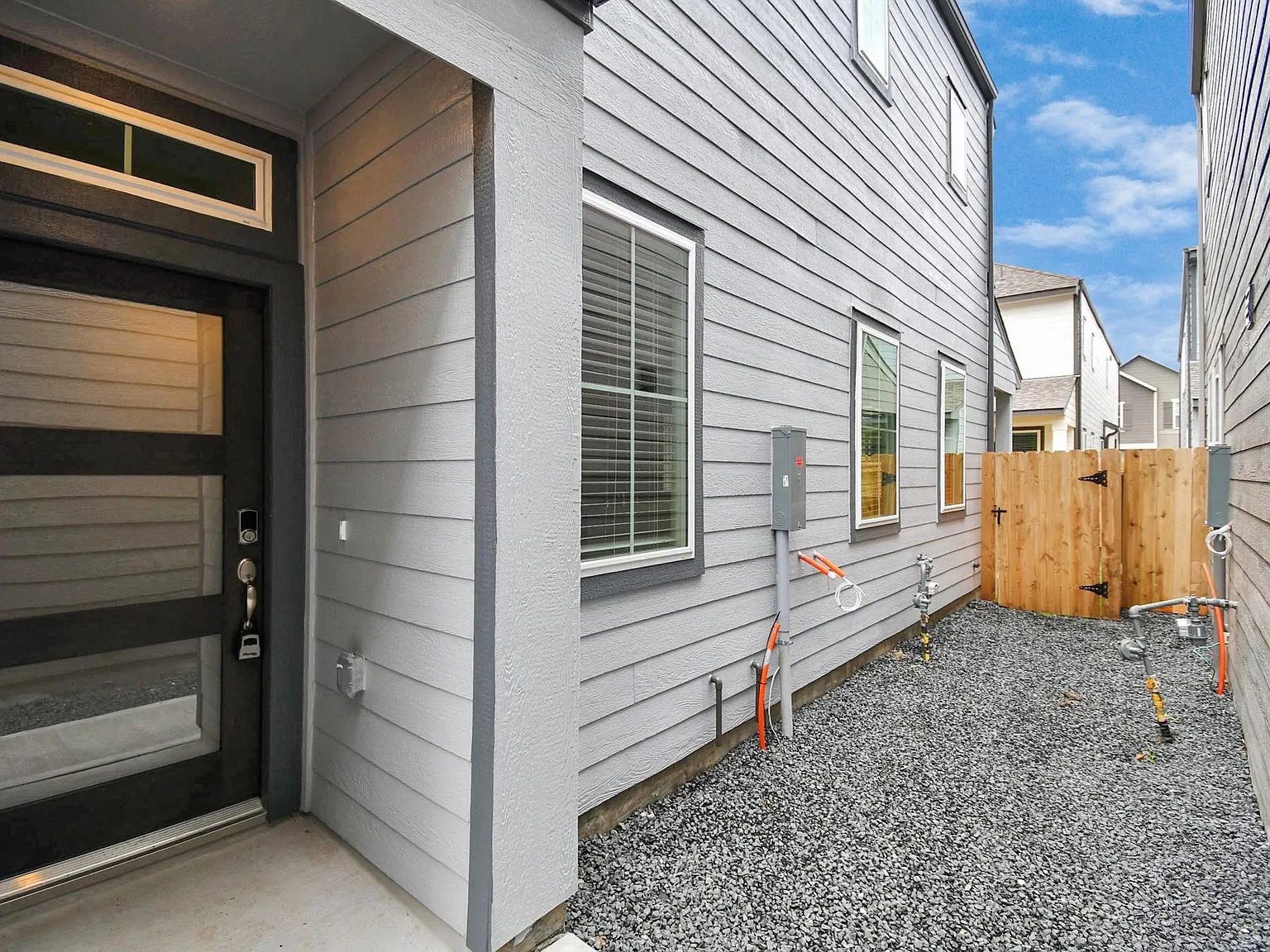 3 bed, 2.5 bath, 1698 sqft, $2,450 — Photo 3