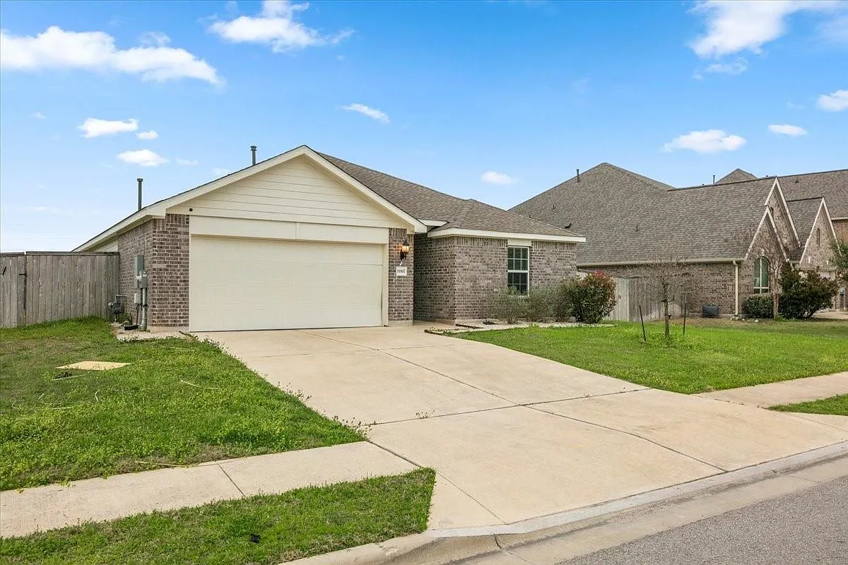 3 bed, 2.0 bath, 1854 sqft, $1,995 — Photo 2