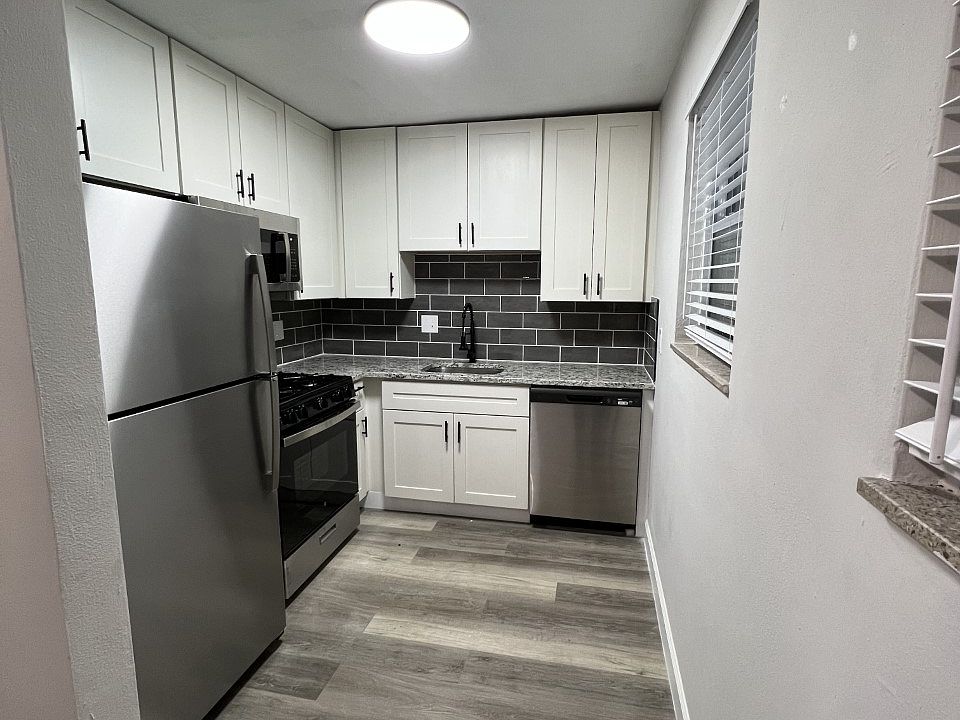 Brand new kitchen w/ custom built cabinets, granite countertops, stainless steel appliances & more!