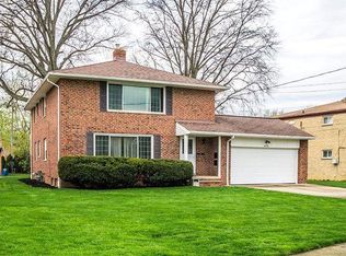 1676 Southbend Dr, Rocky River, OH 44116