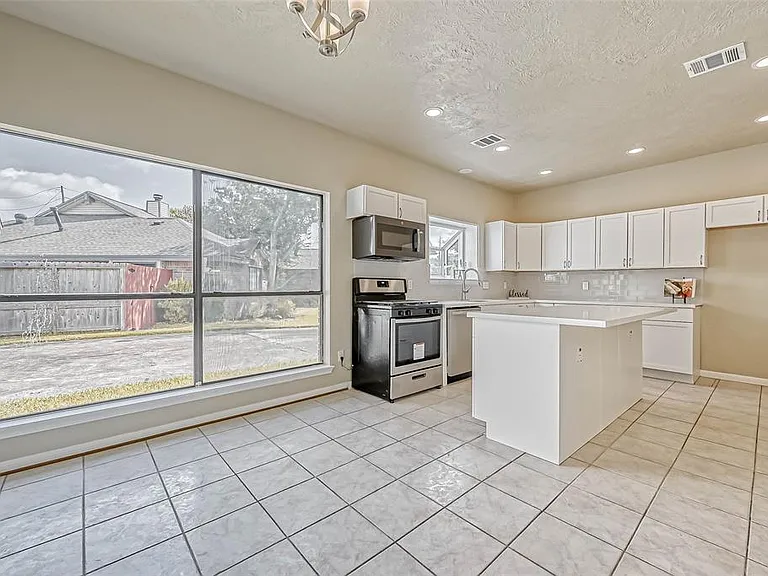 2478 Woodbury St — Photo 18