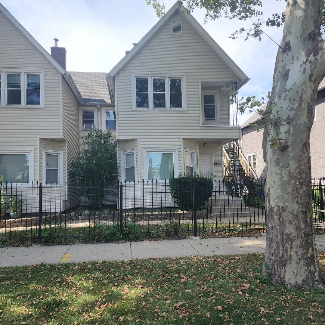 2 bed, 900 sqft, $1,600 — Photo 2