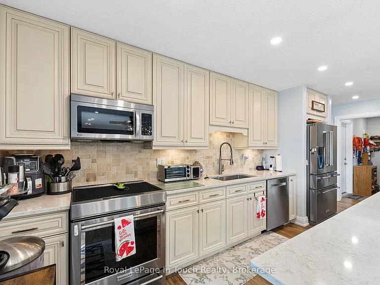 86 Andrew Dr — Photo 18