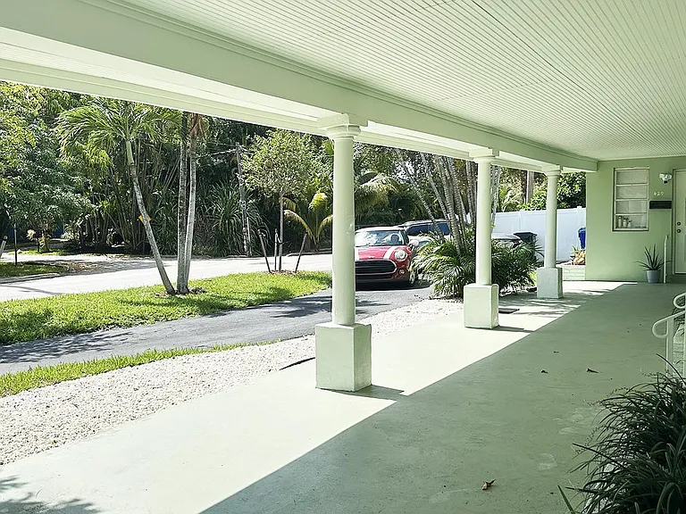 425 SW 18th Ave — Photo 15