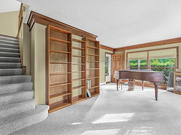 4th image of 425 Garfield Rd S