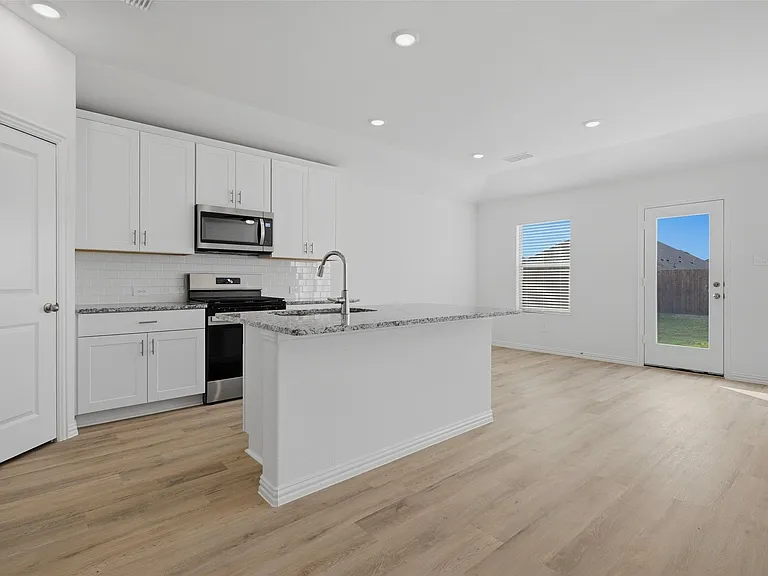 2222 Rannoch St — Photo 10