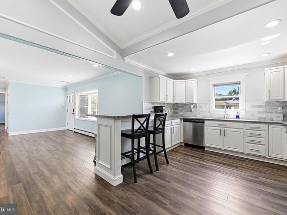 3rd image of 48 Beechtree Rd
