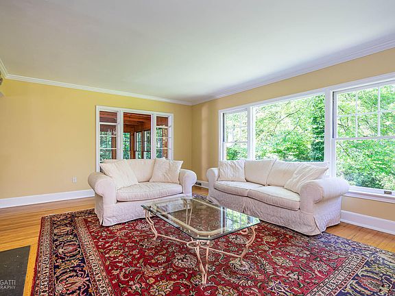2nd image of 1496 Waverland Dr